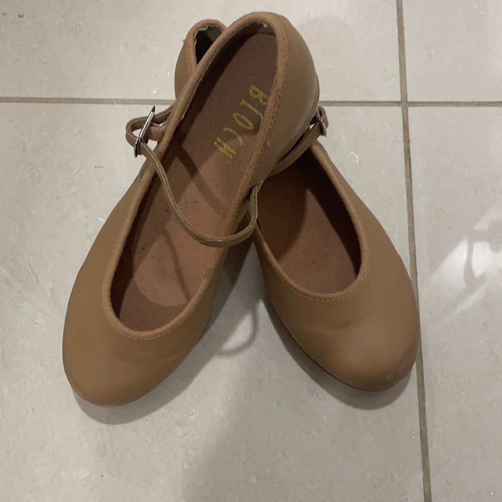 2 pairs of dance shoes 🩰 Tap and Jazz